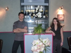 Laurent Pichaureaux, chef et propriètaire de Esens’All et Laetitia Ferreira, responsable de salle et sommelière de formation. Laurent Pichaureaux, chef et propriètaire de Esens’All et Laetitia Ferreira, responsable de salle et sommelière de formation.