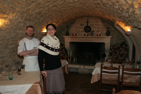 Bruno et Béatrice ont trouvé un restaurant qui ne manque pas de caractère. Bruno et Béatrice ont trouvé un restaurant qui ne manque pas de caractère.