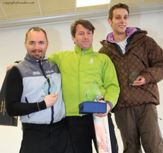 Edouard Loubet entouré de Christophe Aribert et Antoine Rippe, le podium du premier Challenge des chefs étoilés sur les skis. Edouard Loubet entouré de Christophe Aribert et Antoine Rippe, le podium du premier Challenge des chefs étoilés sur les skis.
