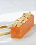 Truite de Banka de Michel Goicoechea, dos mi-cuit aux amandes grillées, condiment au citron bigarade, étuvée de chou-fleur, mimosa de brocoli et praliné à l'huile d'argan, mousseline d'amande à l'orgeat.