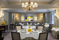 Palette de gris taupe et argent, une décoration signée Pierre-Yves Rochon