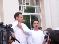 Yann Brys et Thierry Bamas, devant les caméras.
