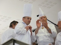 Florent Boivin, le premier lauréat (par ordre alphabétique) à gravir les marches avec Christophe Quantin.