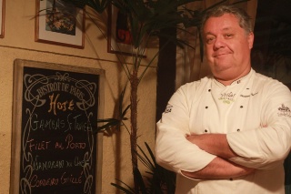 Christophe Legond, parfait autodidacte, a ouvert un micro-restaurant, le Voilà Bistrot.