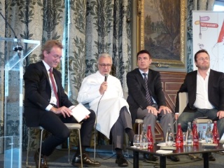 Laurent Plantier, directeur général Alain Ducasse Entreprise, Alain Ducasse, Jean-Bernard Bros, adjoint au maire de Paris en charge du tourisme et le journaliste Jean-Sébastien Petitdemange.