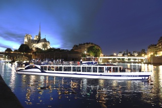 Le bateau Paris en Scène, de la Compagnie de la Seine.