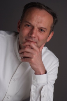 Christian Le Squer : 'Un chef 3 étoiles est un chef libéré. A la Grande Verrière, c'est sans contrainte. Je fais un burger qui correspond à mon palais'.