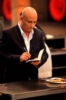 'Devant la camera, je suis moi. Comme avec mes 25 cuisiniers, je prodigue mes conseils. J'ai le même fonctionnement.', dit le chef du Pré Catelan.