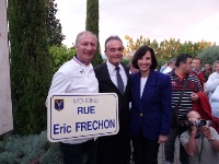 Eric Frechon a désormais une rue à son nom à Mougins, comme tous les précédents parrains des Etoiles de Mougins. Ici avec le maire de Mougins, Richard Gally et Denise Fabre.