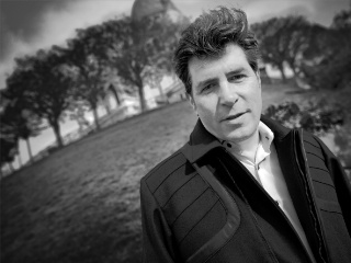 Michel Roth, directeur des cuisines du Ritz Paris, sort son premier livre.