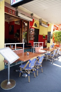 Une terrasse de 20 places Une terrasse de 20 places