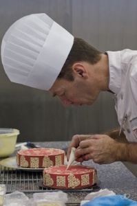 Philippe Larcher, Toque d'Or 2011 en pâtisserie. Philippe Larcher, Toque d'Or 2011 en pâtisserie.