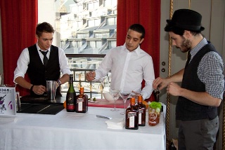 Prix du public : l'équipe de Romain Krot (Expérimental bar), Emilien Jacquot (Au Bureau Boulogne) et Zakaria Iliani (Tsé).