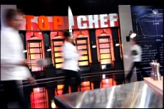 14 candidats (11 hommes et 3 femmes) en lice et 100.000 euros pour le vainqueur.