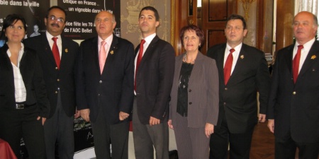 Le nouveau bureau de l'Association des sommeliers de Nice Côte-d'Azur-Provence. Le nouveau bureau de l'Association des sommeliers de Nice Côte-d'Azur-Provence.