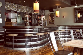 Le café-restaurant du cinéma, bientôt l'une des meilleures tables de Brooklyn, selon Matthew Viragh, propriétaire du Nitehawk.