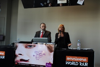 Frédéric Loeb, délégué général du Sirha World Cuisine Summit et Marie-Odile Fondeur, directeur général du Sirha, dévoilent les objectifs du laboratoire de recherche sur la restauration, lors du festival Omnivore à Paris.