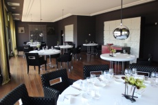 La salle a été décorée par la famille Villemin.