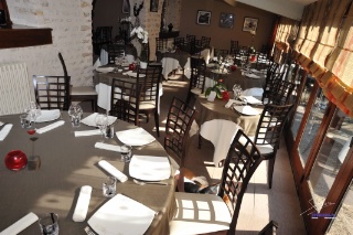 La décoration du restaurant de 50 places assises colle au style de la maison de charme.