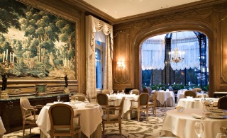 Le Parc, restaurant gastronomique du Domaine des Crayères, dispose de 60 places assises.