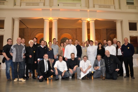 Douze vignerons et treize chefs participaient à cette soirée. Douze vignerons et treize chefs participaient à cette soirée.