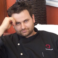 Romuald Royer, 31 ans, est le chef de l'hôtel-restaurant Le Lido à Propriano.