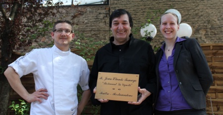 De gauche à droite : Sébastien Hopgood, Jean-Claude Tamayo et Joëlle Haeflinger, ravis de l'obtention du titre de Maître restaurateur. De gauche à droite : Sébastien Hopgood, Jean-Claude Tamayo et Joëlle Haeflinger, ravis de l'obtention du titre de Maître restaurateur.