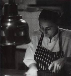 À 30 ans, Nadine Vincent seconde le chef triplement étoilé, Emmanuel Renaut, aux Flocons de sel à Megève (74).