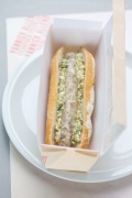 Le veau chaud ou hot-dog parisien.