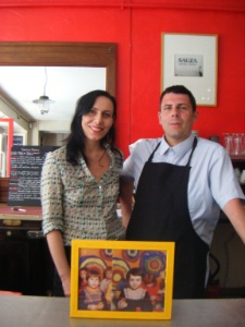 La photo des deux associés à l'école maternelle trône en bonne place dans ce convivial bistrot de quartier. La photo des deux associés à l'école maternelle trône en bonne place dans ce convivial bistrot de quartier.