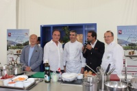 Jean-Pierre Tuveri, maire de Saint-Tropez, Richard Galy, maire de Mougins, Benoît Sinthon, chef du Cliff Bay à Funchal, Miguel Filipe Machado de Albuquerque, maire de Funchal et Serge Gouloumès, chef du Mas Candille à Mougins.