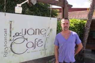 Sylvain Sérouart regrette que les apprentis qu'ils forment ne puissent s'installer, faute de moyens, sur l'île.