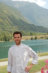Le chef Anthony Tempesta reprend le Café Gourmand au plan d'eau des Hurtières. Le chef Anthony Tempesta reprend le Café Gourmand au plan d'eau des Hurtières.