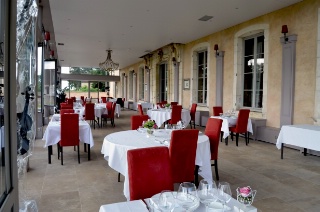 Le restaurant possède 500 m2 au rez-de-chaussée qui seront 'à termes, tous exploités'. Ici, l'orangerie qui accueille 40 couverts.