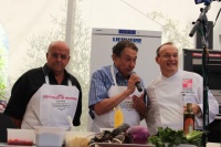 Patrick Baudry, François Roboth et Serge Gouloumès, Le Mas Candille à Mougins : Demi homard canadien rôti, beurre d'aubergine bleue au thym citron, billes de pitacou de tomate.