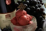 Une glace au beaujolais nouveau