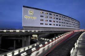 L'hôtel Sheraton Paris aéroport Charles de Gaulle. L'hôtel Sheraton Paris aéroport Charles de Gaulle.