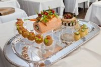Le saumon soufflé au lard paysan avec un jus de carapace à l'estragon de Pascal Garrigues.