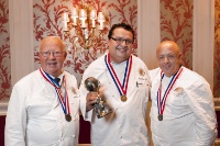 Gérard Dupont, président de l'Académie Culinaire de France (ACF), le vainqueur mexicain du Trophée Passion 2012 Miguel Quezada, et Thierry Marx, président du jury.