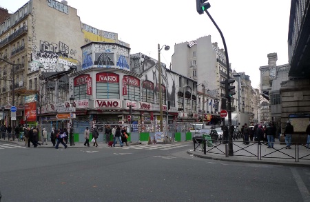 Le magasin Vano a été détruit par un incendie en juin 2011. Le magasin Vano a été détruit par un incendie en juin 2011.
