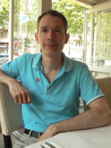 'Le développement des enseignes végétariennes et végétaliennes répond à une demande de la part des consommateurs', souligne Hugues Rivard, créateur de Loving Hut à Paris et à Menton. 'Le développement des enseignes végétariennes et végétaliennes répond à une demande de la part des consommateurs', souligne Hugues Rivard, créateur de Loving Hut à Paris et à Menton.