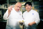 Thierry Marx accueille Harumotu Hagi, un jeune chef de Fukushima