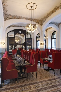 Le restaurant dipose de 60 places assises. Le restaurant dipose de 60 places assises.