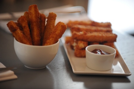 Les frites : c'est le concept de Maison F. Elles sont maison, fraiches et accompagnées d'une sauce maison. Les frites : c'est le concept de Maison F. Elles sont maison, fraiches et accompagnées d'une sauce maison.