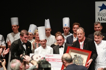 Frédéric Schaetzel, Benjamin Patissier et Mickaël Bouvier, les lauréats 2014, Patrick Henriroux et Régis Marcon. Frédéric Schaetzel, Benjamin Patissier et Mickaël Bouvier, les lauréats 2014, Patrick Henriroux et Régis Marcon.