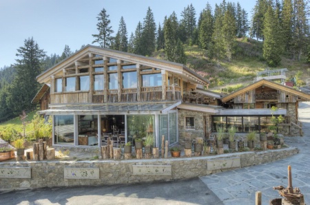 La Maison des bois, au milieu des alpages.