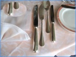 À faire et à ne pas faire : des couverts dépareillés sur une même table