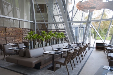Le Franck, restaurant de la Fondation Louis Vuitton, dispose de 60 places assises à l'intérieur. Le Franck, restaurant de la Fondation Louis Vuitton, dispose de 60 places assises à l'intérieur.