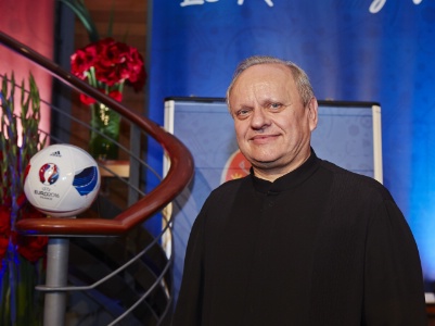 Joël Robuchon est nommé directeur culinaire de l'UEFA Euro 2016.