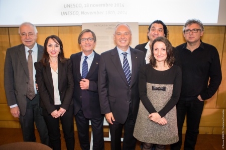 C'est à l'Unesco que les Relais & Châteaux ont lancé leur manifeste pour la table et l'hospitalité : Jean-Robert Pitte, président de la mission française du patrimoine et des cultures alimentaires, Patrizianna Sparacino, secrétaire générale aux droits de l'homme à l'Unesco, Olivier Roellinger, Philippe Gombert, président des Relais & Châteaux, Gaston Acurio, Anne-Sophie Pic et le philosophe Michel Onfray. C'est à l'Unesco que les Relais & Châteaux ont lancé leur manifeste pour la table et l'hospitalité : Jean-Robert Pitte, président de la mission française du patrimoine et des cultures alimentaires, Patrizianna Sparacino, secrétaire générale aux droits de l'homme à l'Unesco, Olivier Roellinger, Philippe Gombert, président des Relais & Châteaux, Gaston Acurio, Anne-Sophie Pic et le philosophe Michel Onfray.